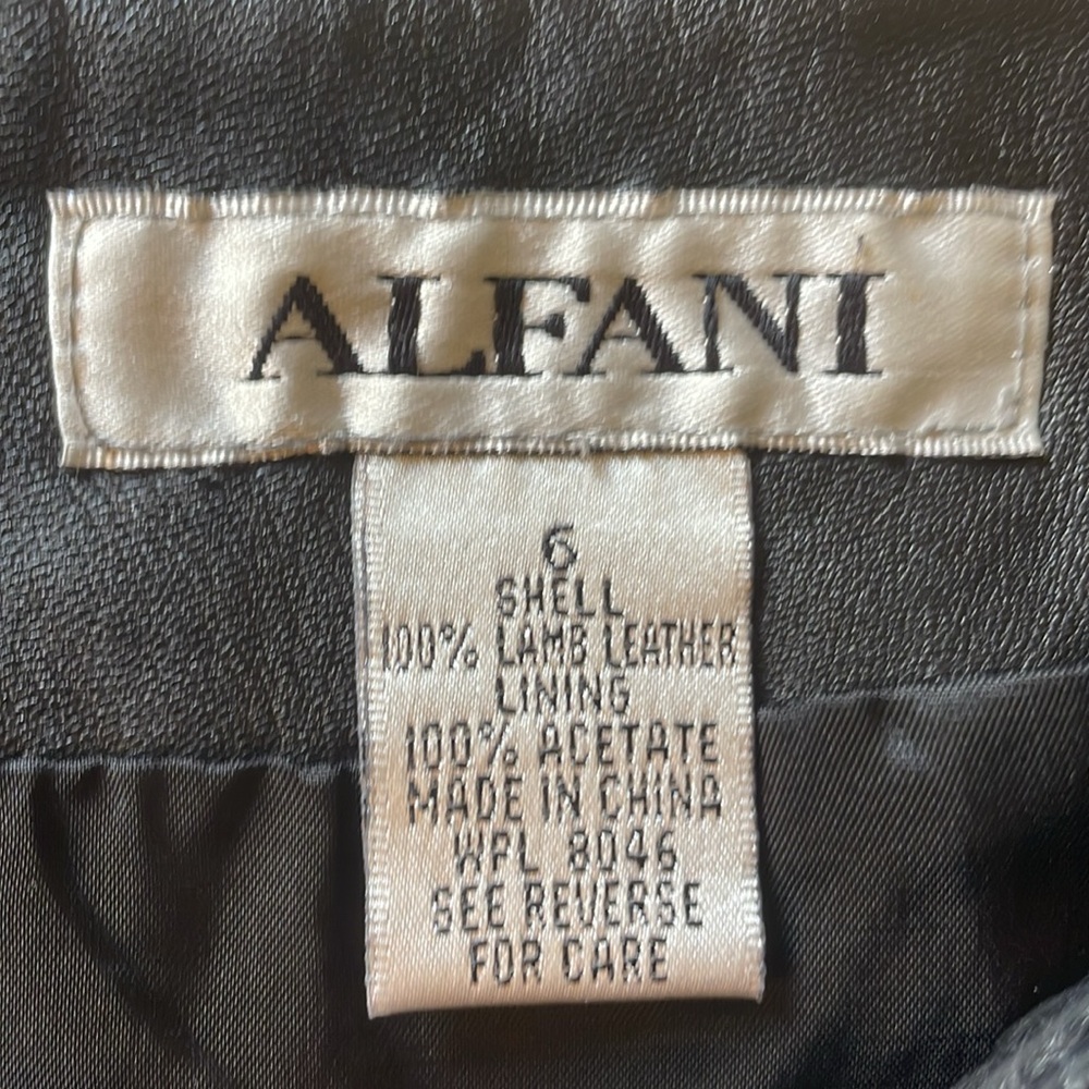 Alfani Black Lamb Leather Skirt. Size 6. Good pre-owned condition. - Picture 2 of 4